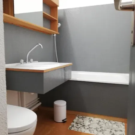 1 Piece Plagne Village 4 Personnes 2050 M Pied Des Pistes * La Plagne