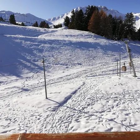 1 Piece Plagne Village 4 Personnes 2050 M Pied Des Pistes