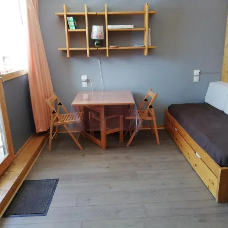 1 Piece Plagne Village 4 Personnes 2050 M Pied Des Pistes