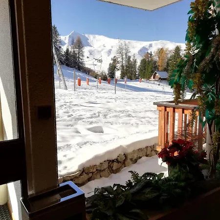 1 Piece Plagne Village 4 Personnes 2050 M Pied Des Pistes Apartment